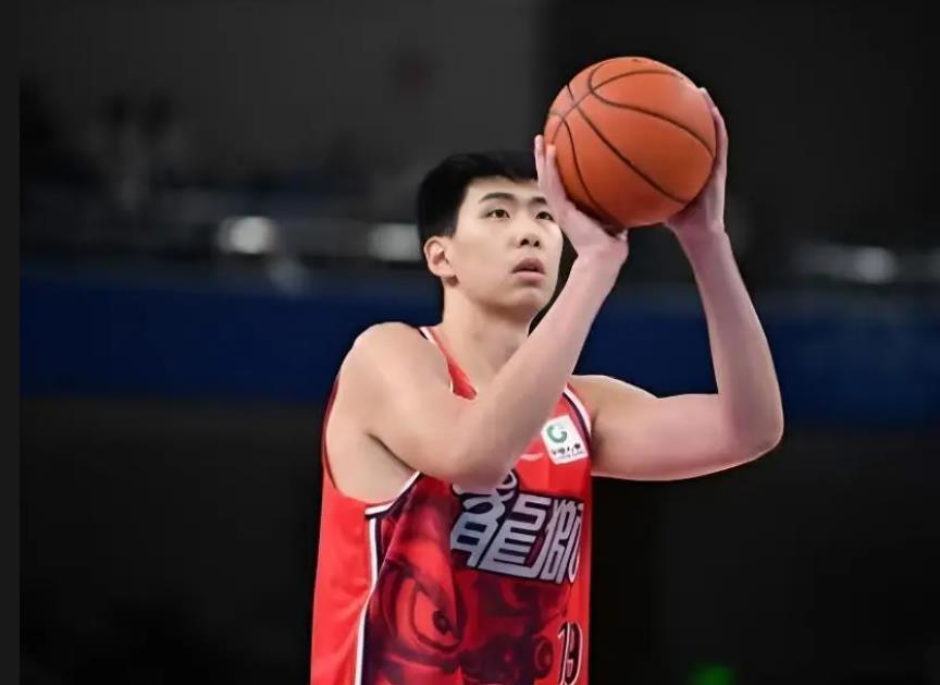 足球竞猜-离开广东队就爆发，徐昕是常规赛第一阶段盖帽王+篮板王